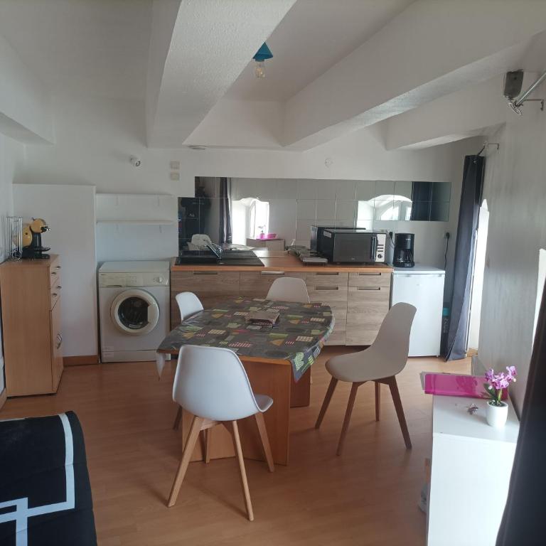 33 m2 face au port de Sète, Centre ville - Appartement 1 Chambre - 2