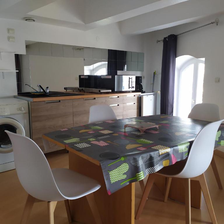 33 m2 face au port de Sète, Centre ville - Appartement 1 Chambre - 4