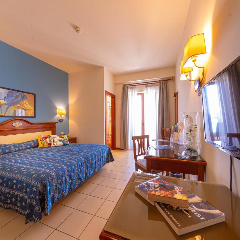 Hotel Riva Del Sole - Camera Matrimoniale con Vista Mare - 16