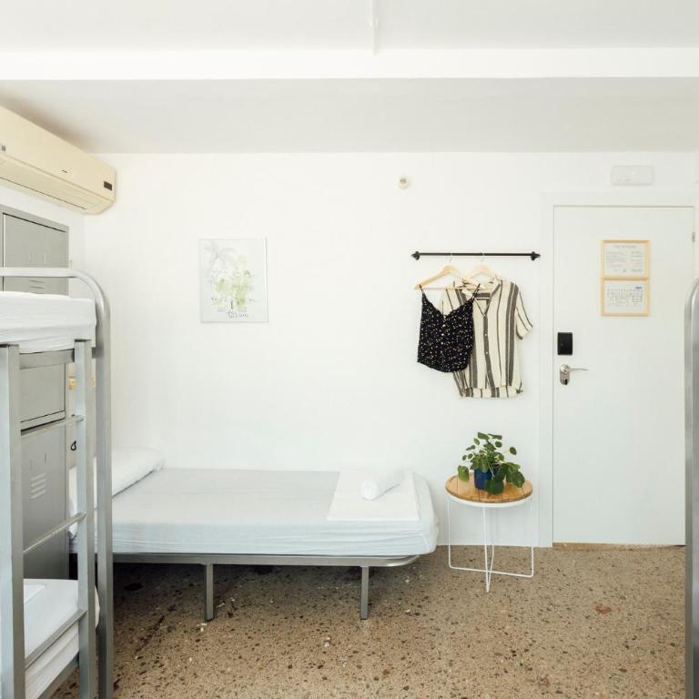 Casa Jam Barcelona - Family Room with Private External Bathroom - 5