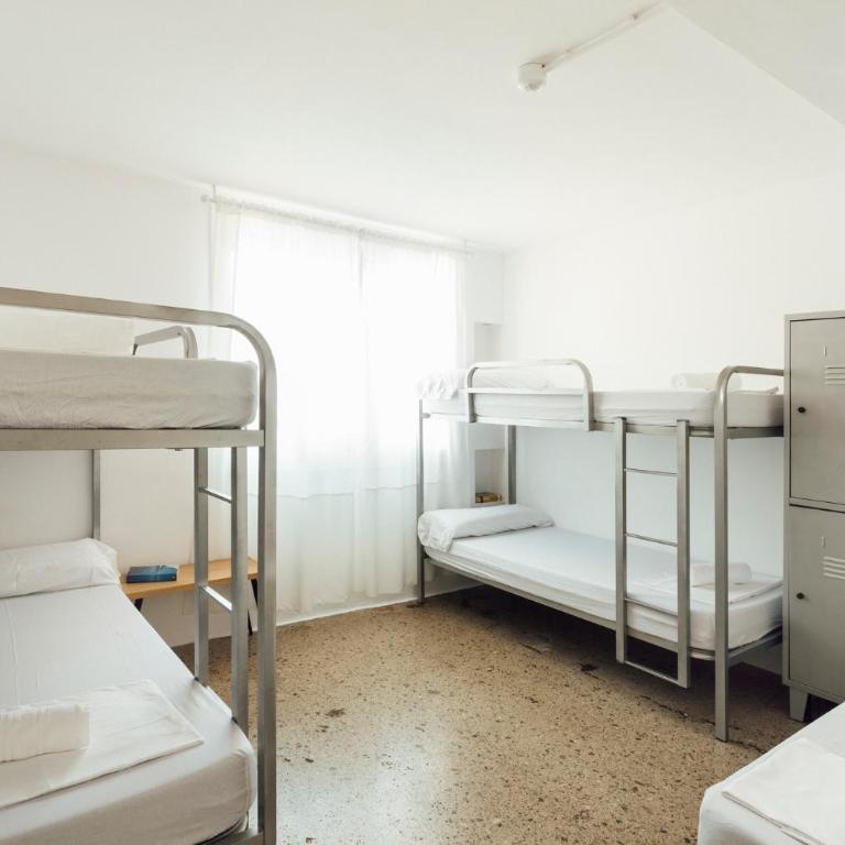 Casa Jam Barcelona - Family Room with Private External Bathroom - 2