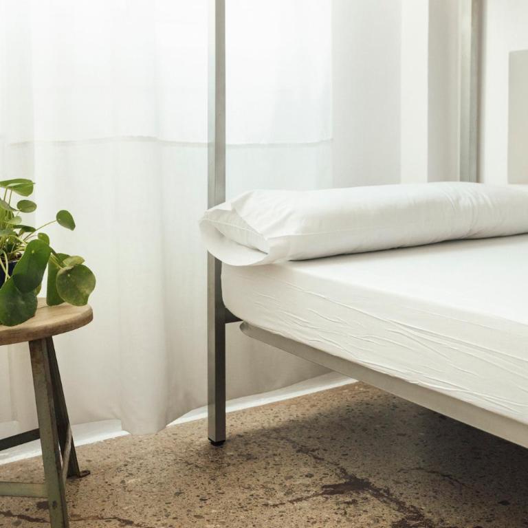Casa Jam Barcelona - Quadruple Room with Private External Bathroom - 1