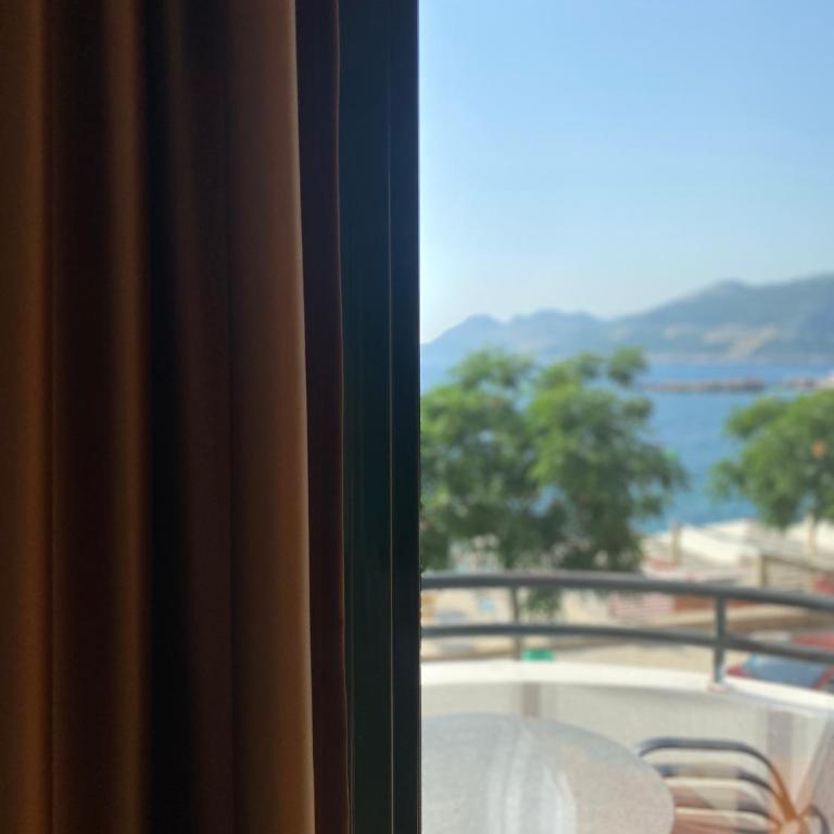 DeLux Apartmani - Standard Triple Room with Sea View - 2