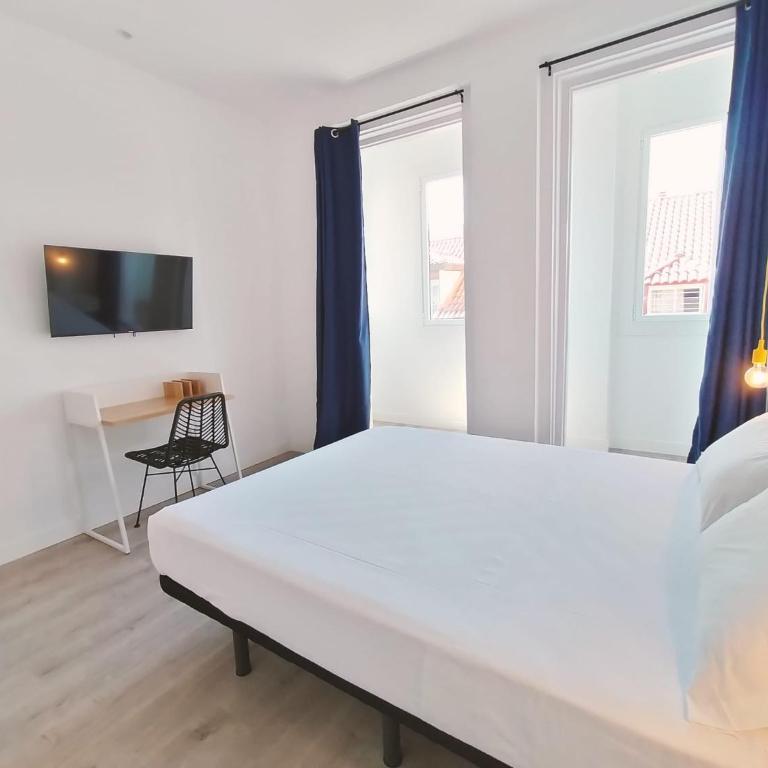 Hostal Manuela by gaiarooms - Deluxe Double Room - 10