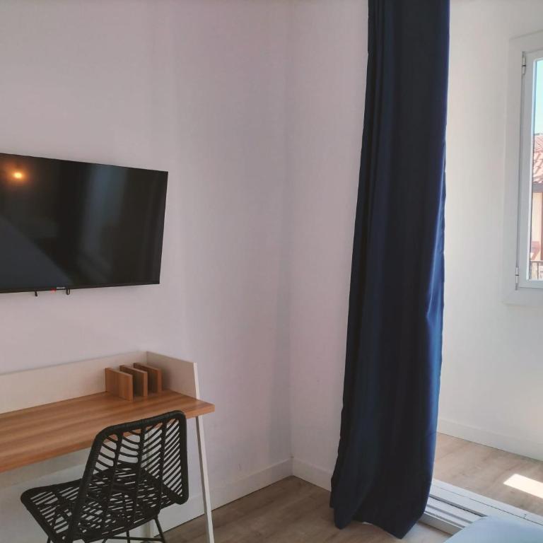 Hostal Manuela by gaiarooms - Deluxe Double Room - 17