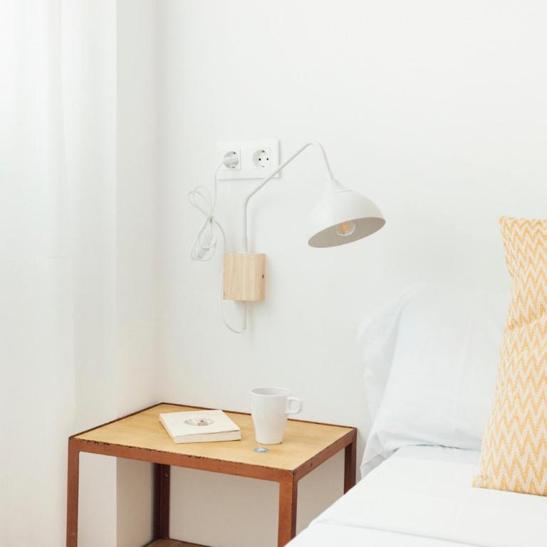 Casa Jam Barcelona - Double or Twin Room with Private Bathroom - 3