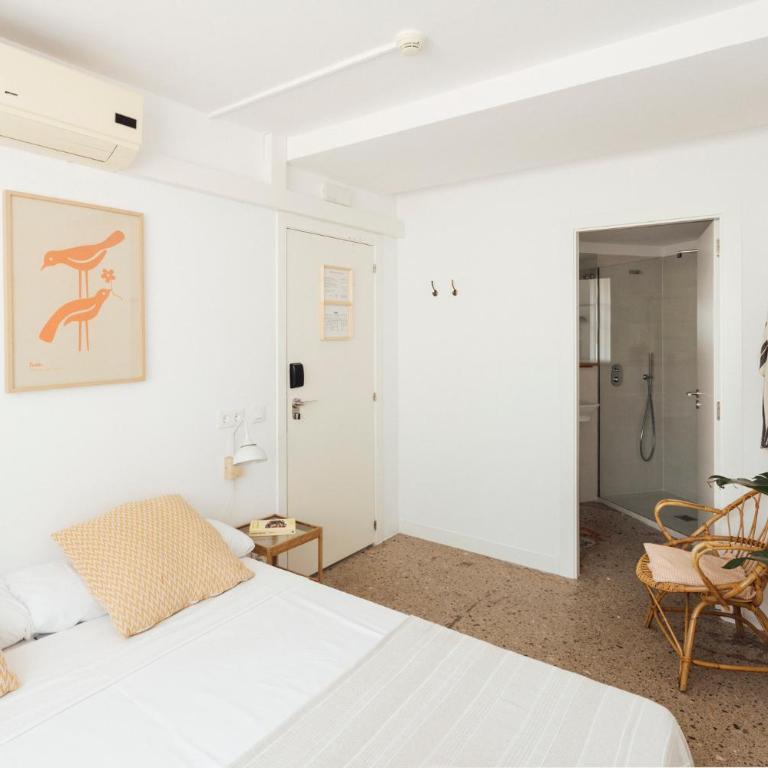 Casa Jam Barcelona - Double or Twin Room with Private Bathroom - 7