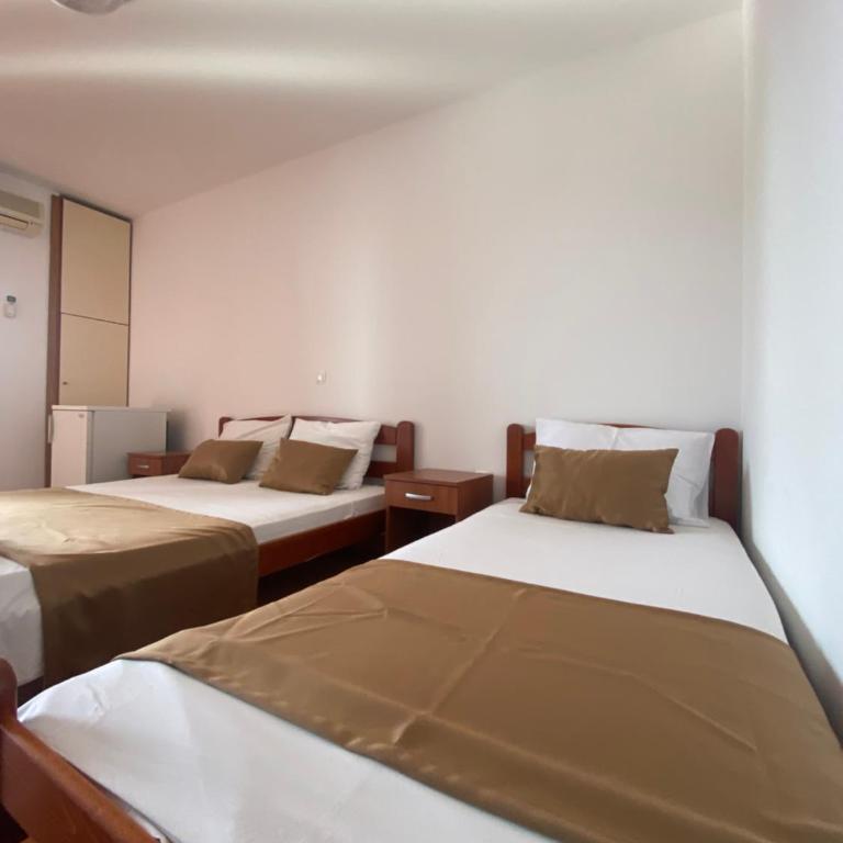 DeLux Apartmani - Triple Room with Mountain View - 4