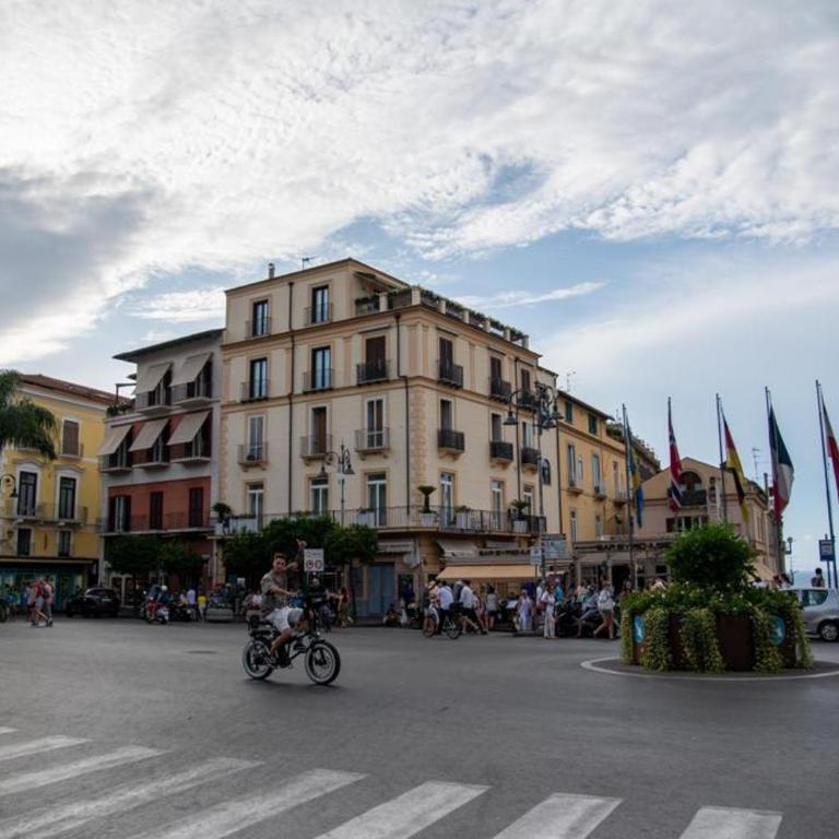 SORRENTO - Posizione unica nella piazza principale - Appartamento con 1 Camera da Letto - 4