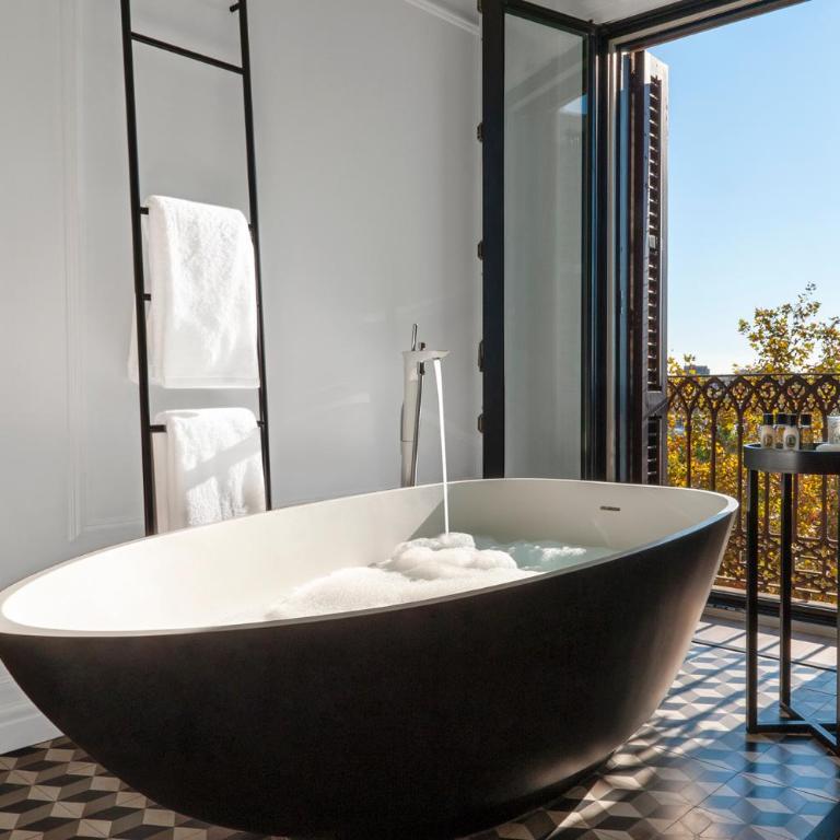 Serras Barcelona - Suite with Sea View - 3