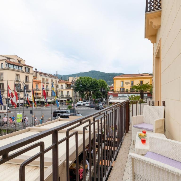SORRENTO - Posizione unica nella piazza principale - Appartamento con 1 Camera da Letto - 1