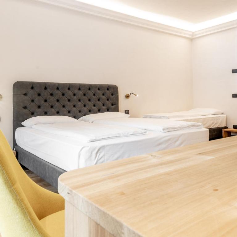 Curt di Clement Eco Mobility Hotel - Superior Triple Room - 9