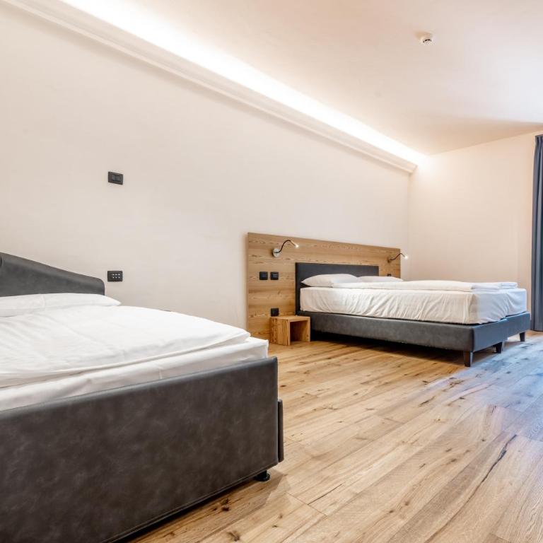 Curt di Clement Eco Mobility Hotel - Comfort Triple Room - 9