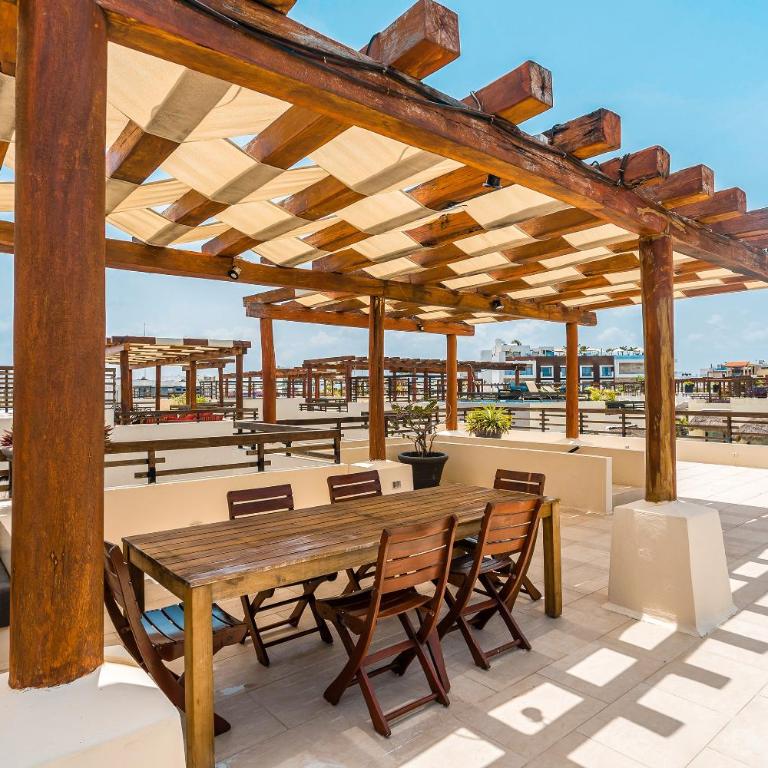 Oceanview Private Rooftop Pool, Steps to Mamitas - Vacation Home - 35