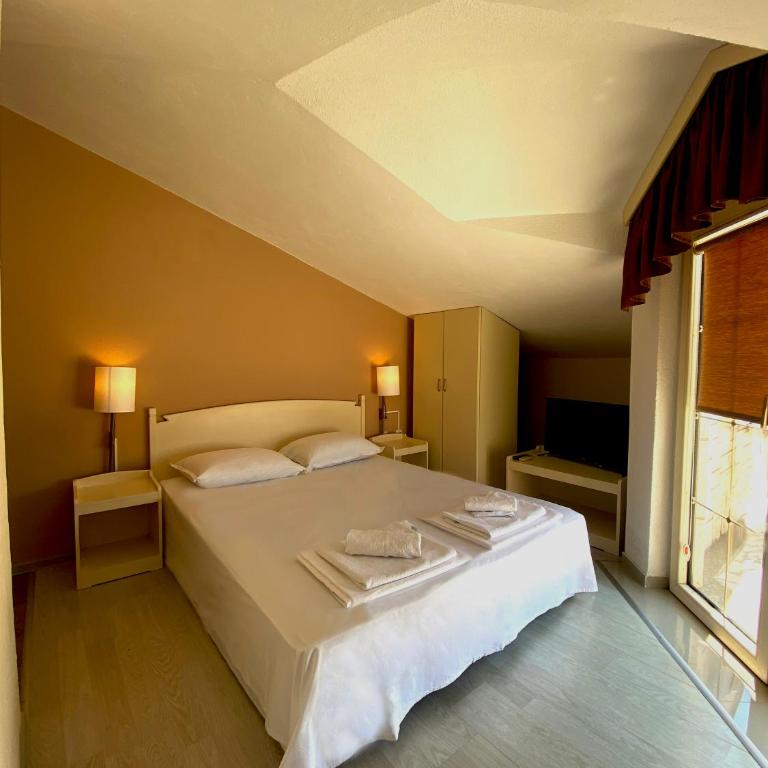 Hotel Kleopatra - Komfor Dvokrevetna Soba sa Bračnim Krevetom i Pogledom na More - 4