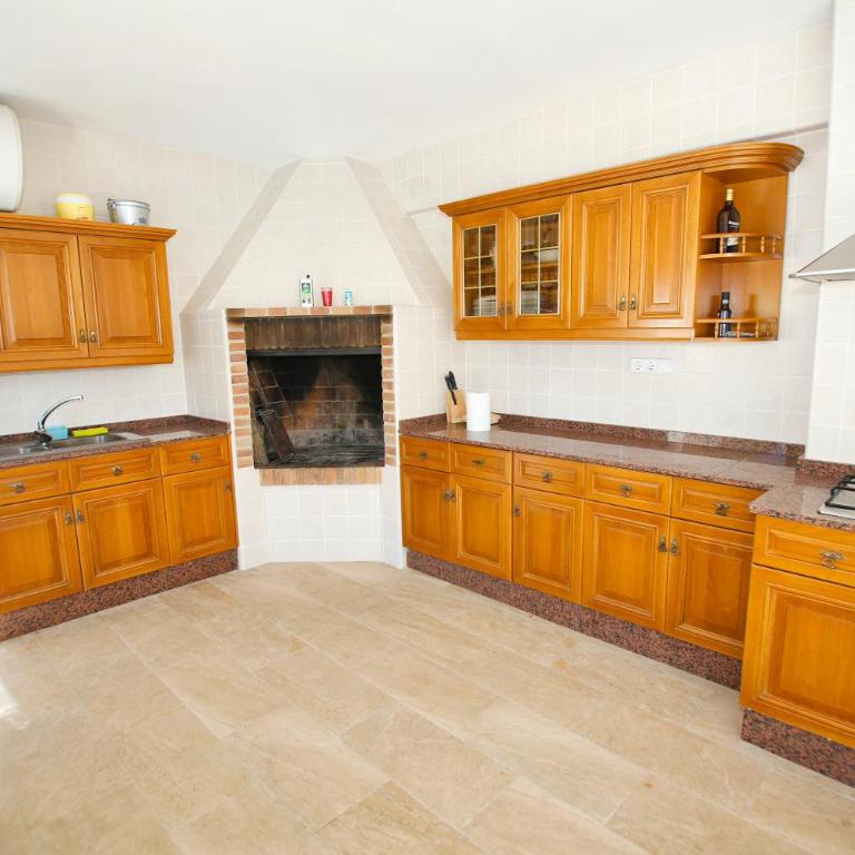Magnificient Rural Home With Pool and BBQ - Superior Villa - 13