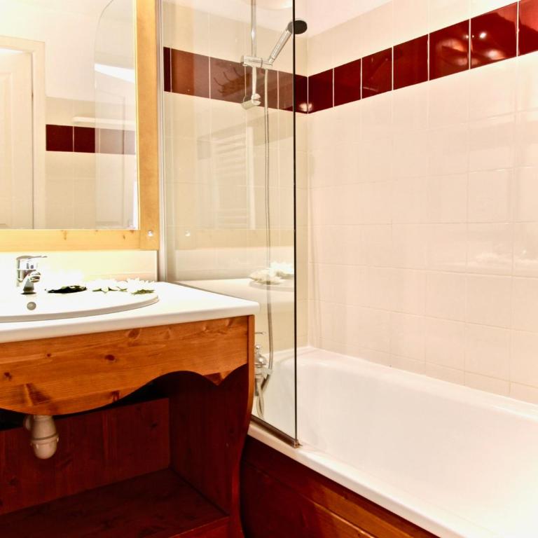 Bel appartement 3* plein sud à Chamrousse, avec terrasse et animaux acceptés - FR-1-549-92 - Apartamento - 4