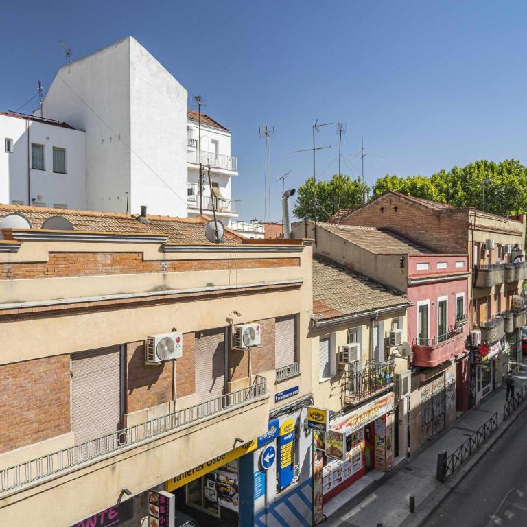 Cuidadosamente decorado apartamento junto al metro - Apartamento de 1 dormitorio - 2