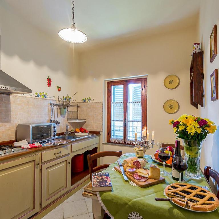 Cozy Home In Cortona With Kitchen - Casa Vacanza con 6 Camere da Letto - 20