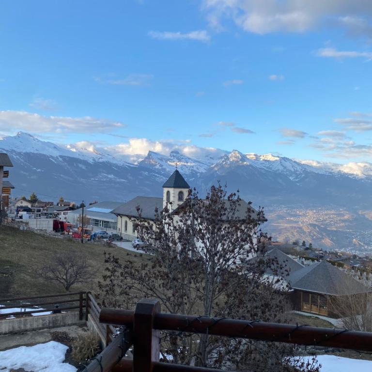 Chalet la Tulipe, mountain view, Terrace, BBQ - Two-Bedroom Apartment - 14