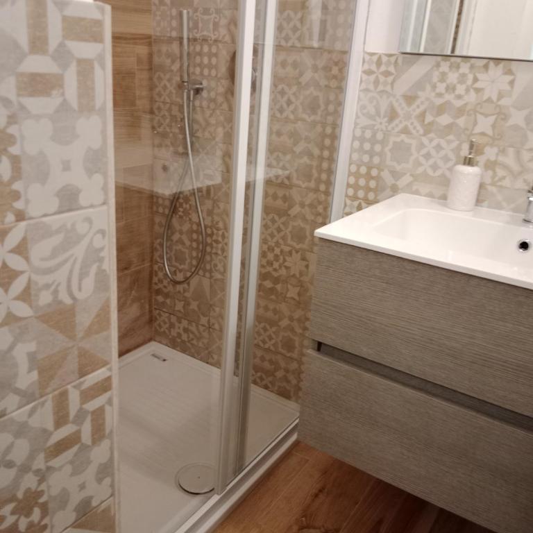 Casa Regina - Appartamento con 2 Camere da Letto - 11