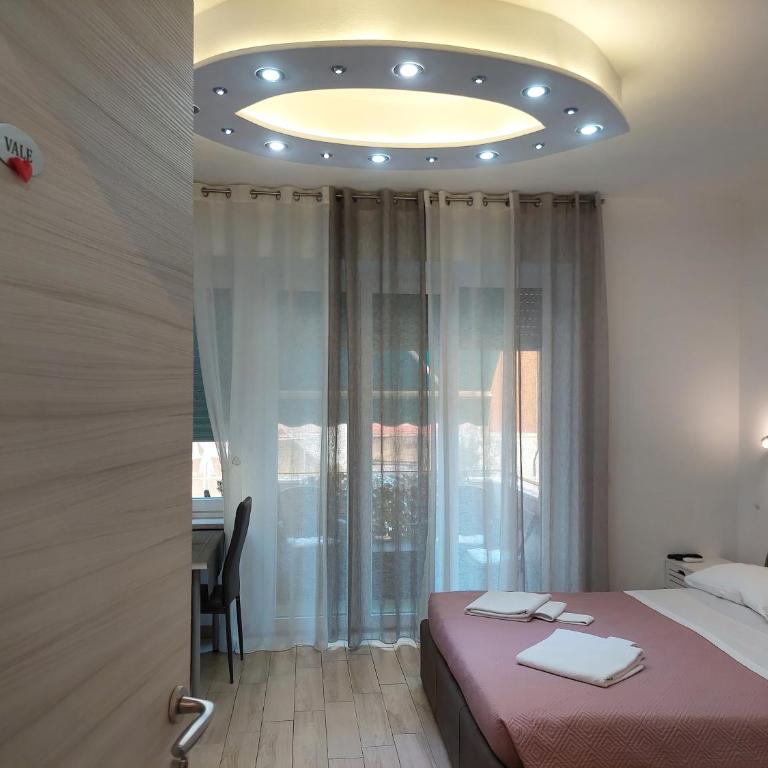 Vapama Rooms - Triple Room with Private External Bathroom - 1