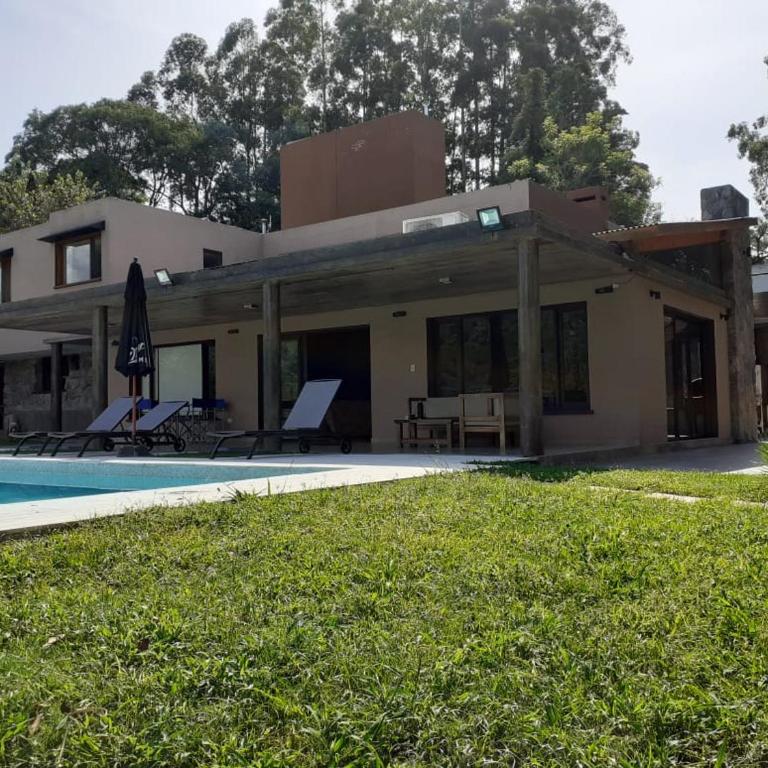 Hermosa casa con pileta asador patio de fuego - Casa con 1 dormitorio - 2