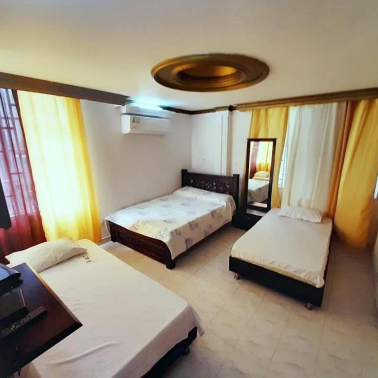 Alojamientos Turísticos Shalain - Habitación Cuádruple Prémium - 1