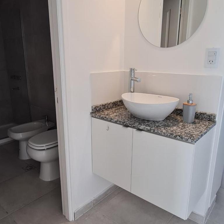 Moderno departamento en Mendoza con cochera - Apartamento de 1 dormitorio - 2