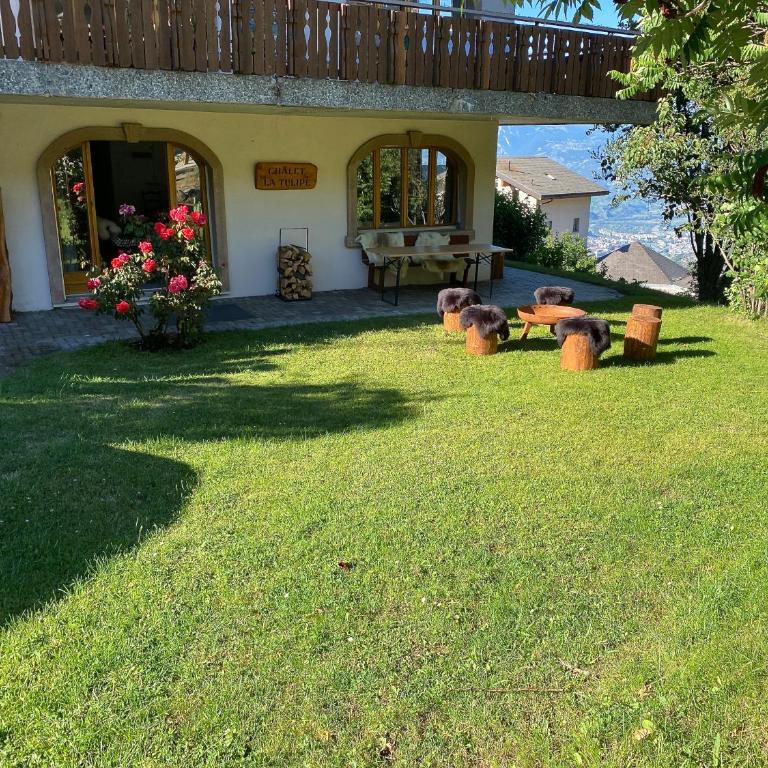 Chalet la Tulipe, mountain view, Terrace, BBQ - Two-Bedroom Apartment - 19