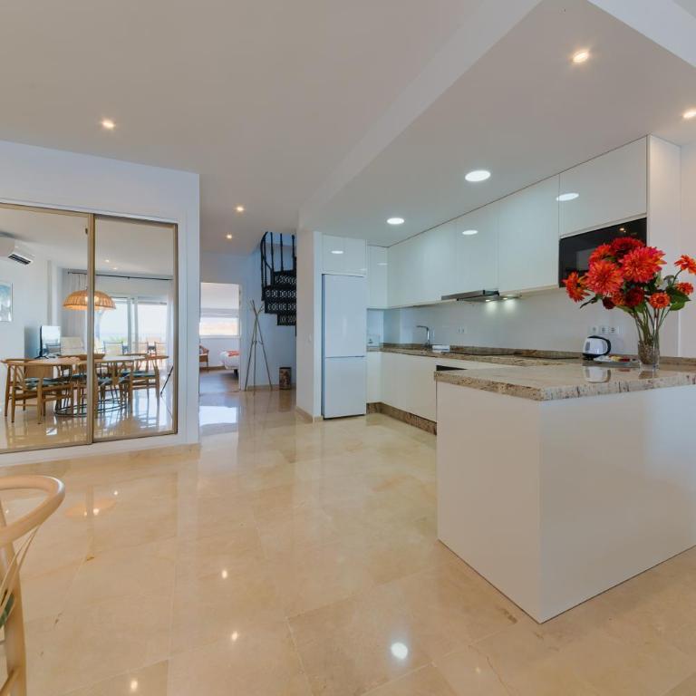 Holidays2Fuengirola Duplex 1st line sea, terrace - Apartamento de 3 dormitorios - 11