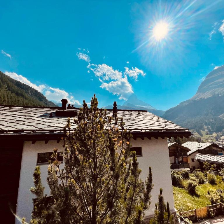 Haus Beta by Zermatt Premium Apartments - Two-Bedroom Attic Apartment with Matterhorn View - 6