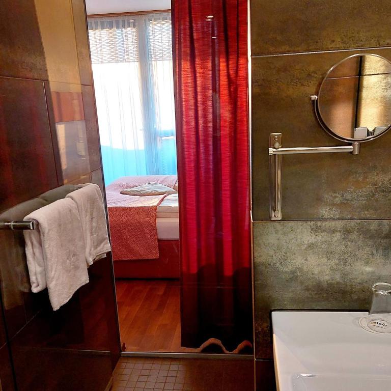 Asia Hotel & Spa Leoben - Comfort Doppelzimmer mit Blick auf die Stadt - 4