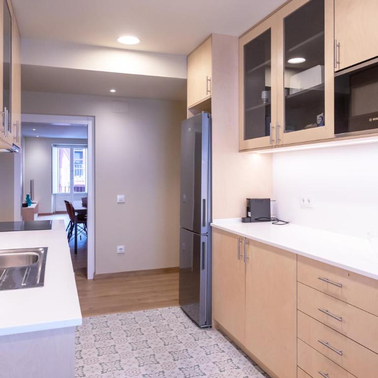 HERITAGE APARTMENTS CERDANYA al carrer Major i parking - Deluxe Apartment mit Balkon und 2 Schlafzimmern - 28