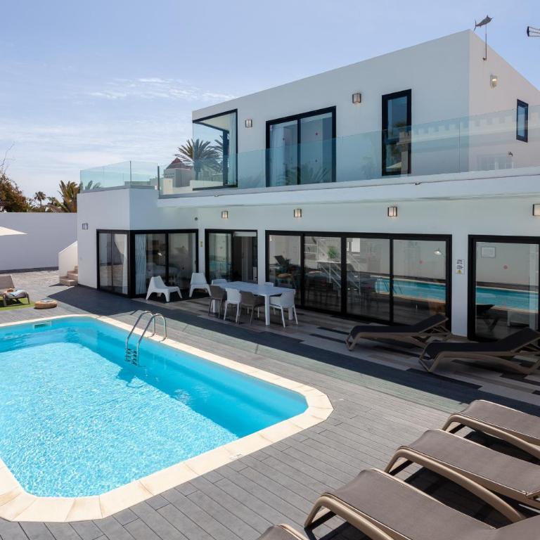 Villa Luxury Azul Private Pool and BBQ Corralejo By Holidays Home - Villa frente a la playa - 1