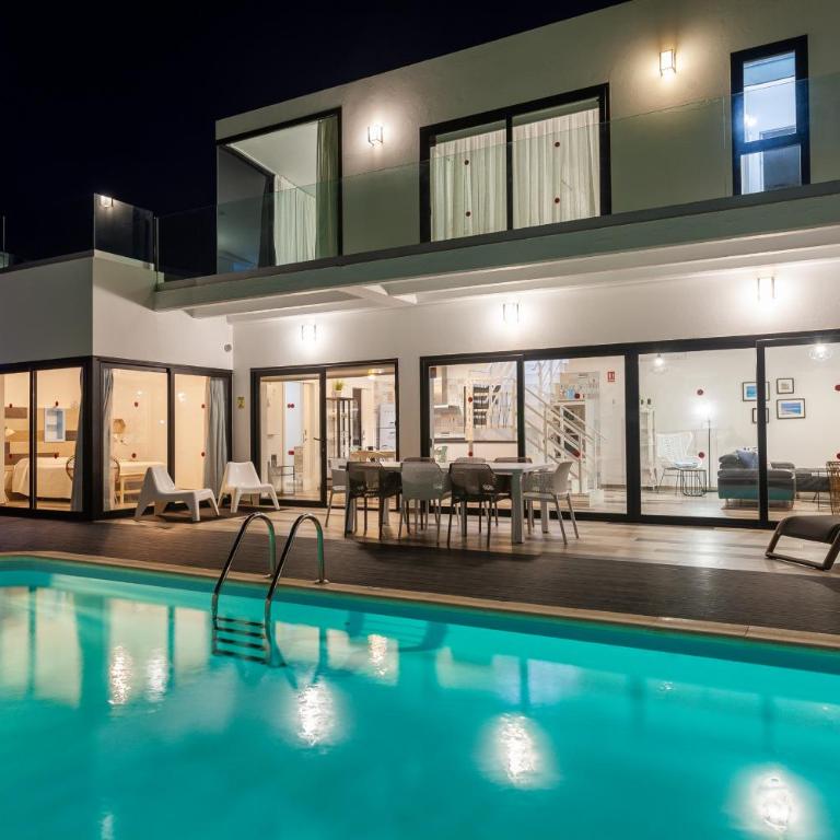 Villa Luxury Azul Private Pool and BBQ Corralejo By Holidays Home - Villa frente a la playa - 2