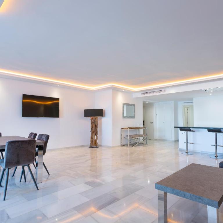 B51 Executive Flats Marbella - Apartamento Deluxe de 3 dormitorios con vistas al mar y bañera de hidromasaje - 10