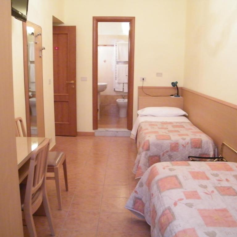 Albergo in Centro - Double or Twin Room with Private Bathroom - 2