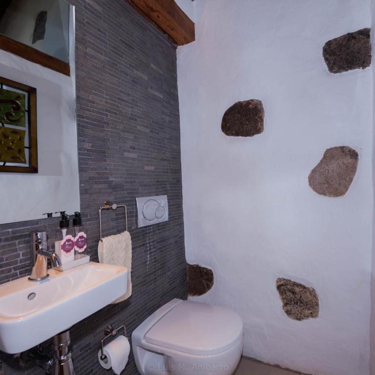 Historic Canarian House, Private Heated Infinity Pool, BBQ, WIFI + Panoramic Ocean Views - Villa - 17