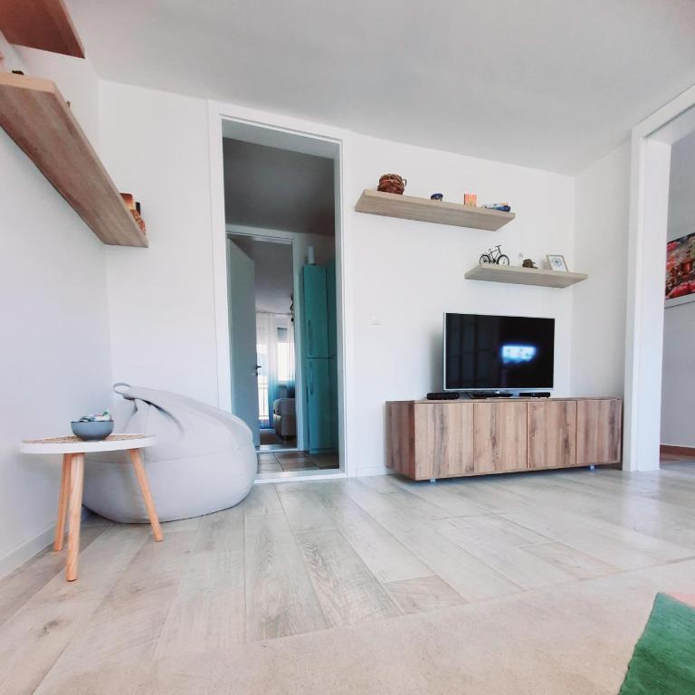 Lala Boho apartment 2nd floor - Two-Bedroom Apartment - 8