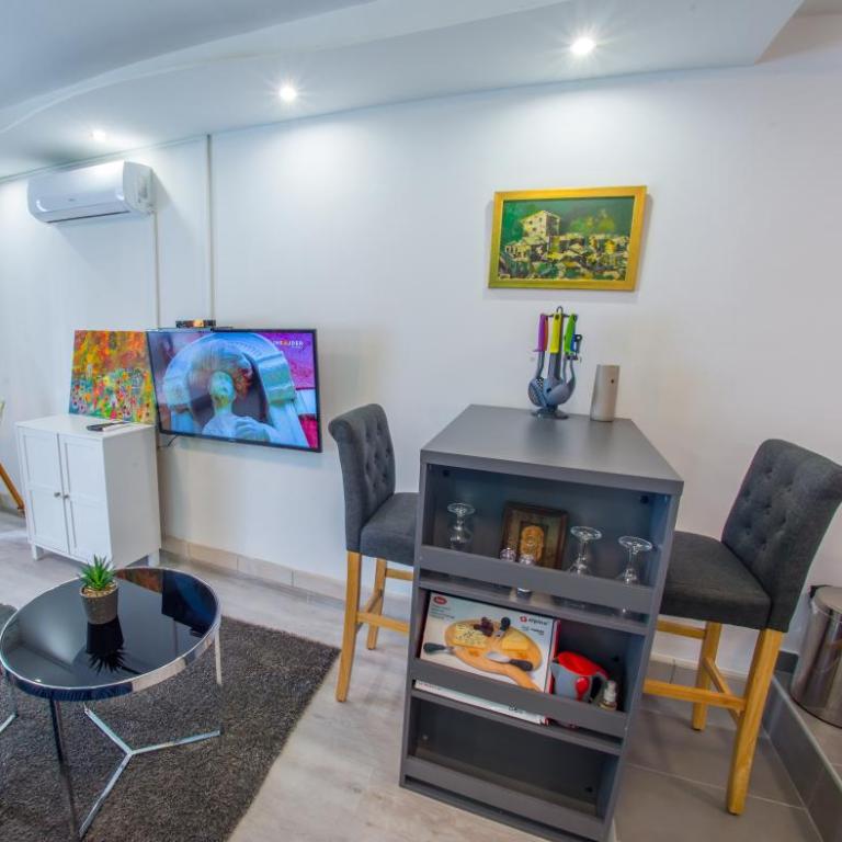 Studio Gallery - One-Bedroom Apartment - 4