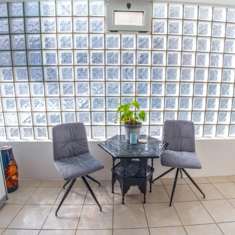 Studio Gallery - One-Bedroom Apartment - 12