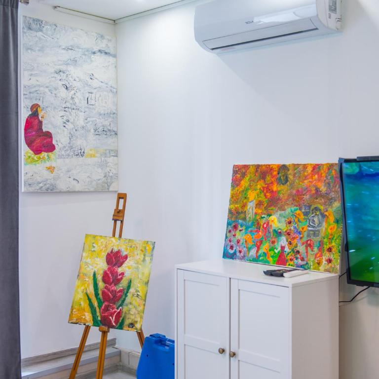 Studio Gallery - One-Bedroom Apartment - 19