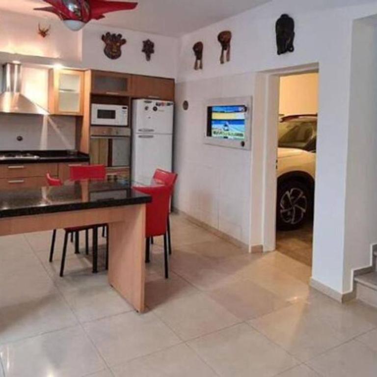 Lola Barracas Casa con Cochera - Three-Bedroom House - 9