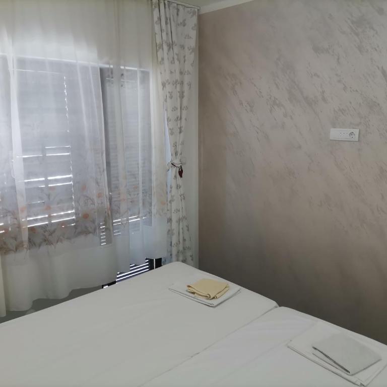 Apartments Stevanovic - Standard Twin Room with Shared Bathroom - 11