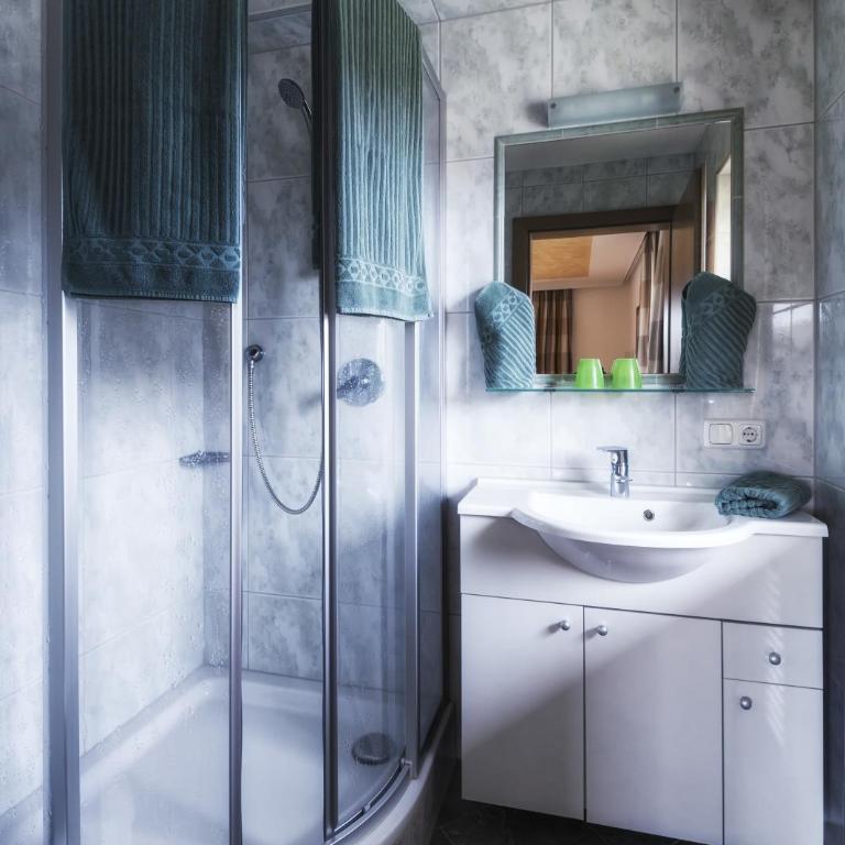 Naturpension Mühlhof - Doppelzimmer Wildkogel mit Balkon und eigenem Badezimmer - 1