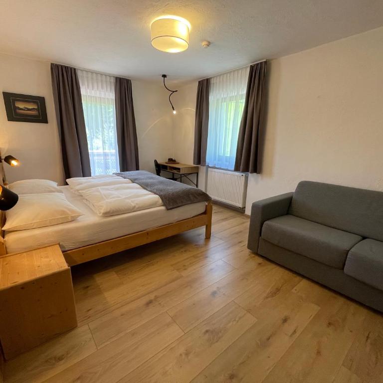 Guesthouse Rungg - Camera Familiare con Balcone - 8
