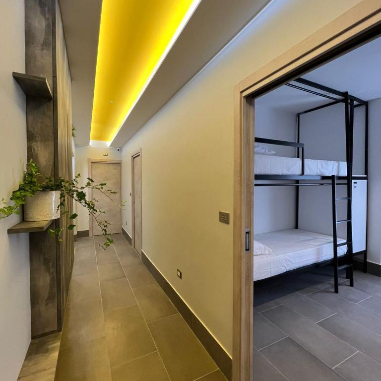 Smart Rooms Naples - Quadruple Room with Private External Bathroom - 1