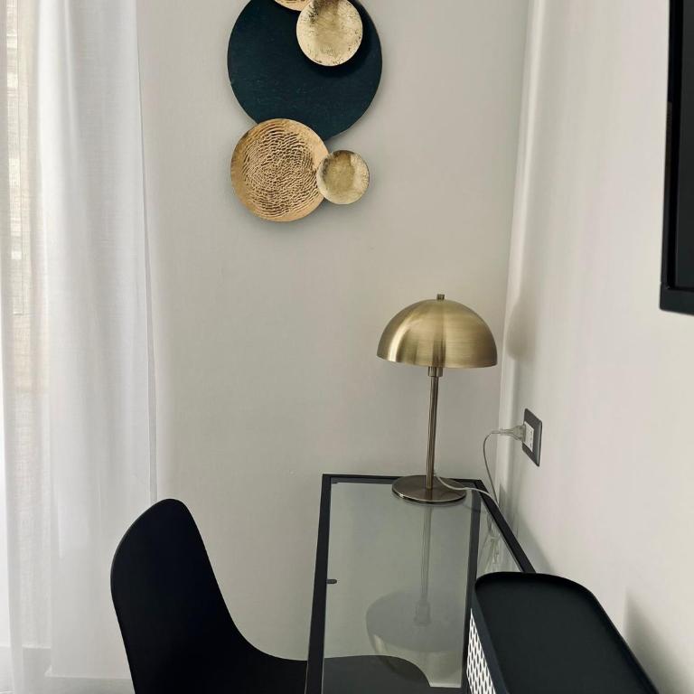 Smart Rooms Naples - Double Room with Private Bathroom - 10