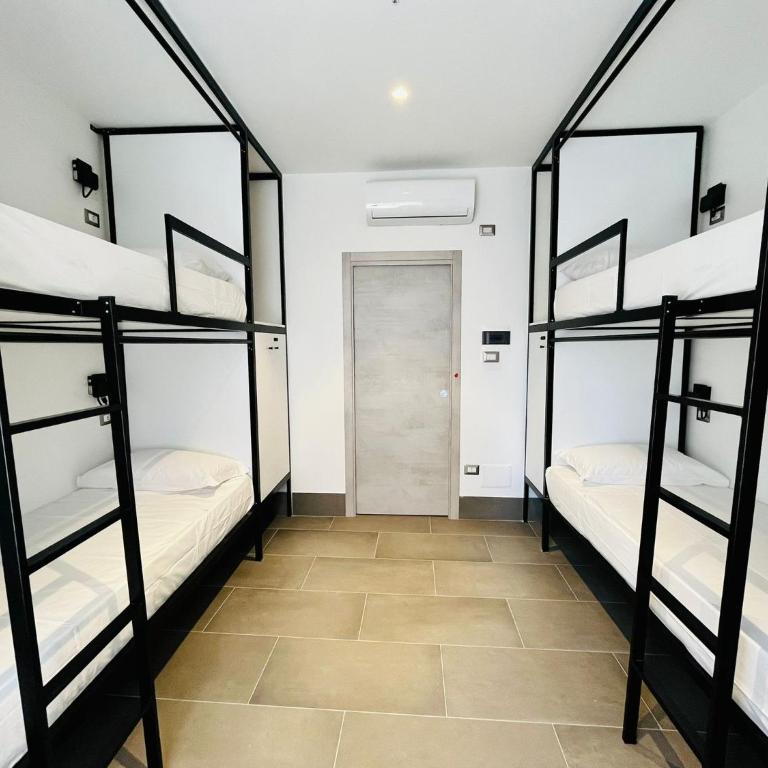 Smart Rooms Naples - Quadruple Room with Private External Bathroom - 10